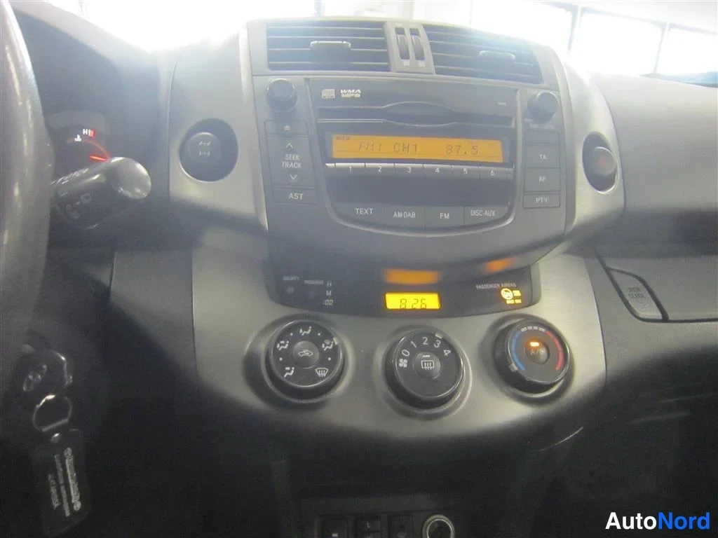 Hopea Toyota RAV4 2010, yksityiskohta, kuva 17