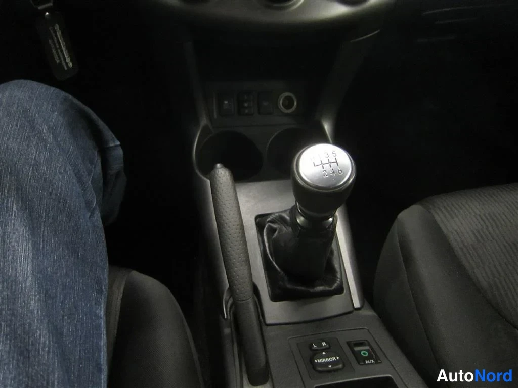 Hopea Toyota RAV4 2010, yksityiskohta, kuva 19