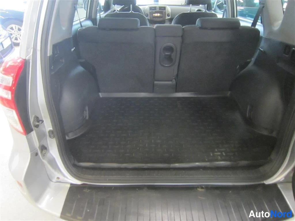 Hopea Toyota RAV4 2010, tavaratila, kuva 14
