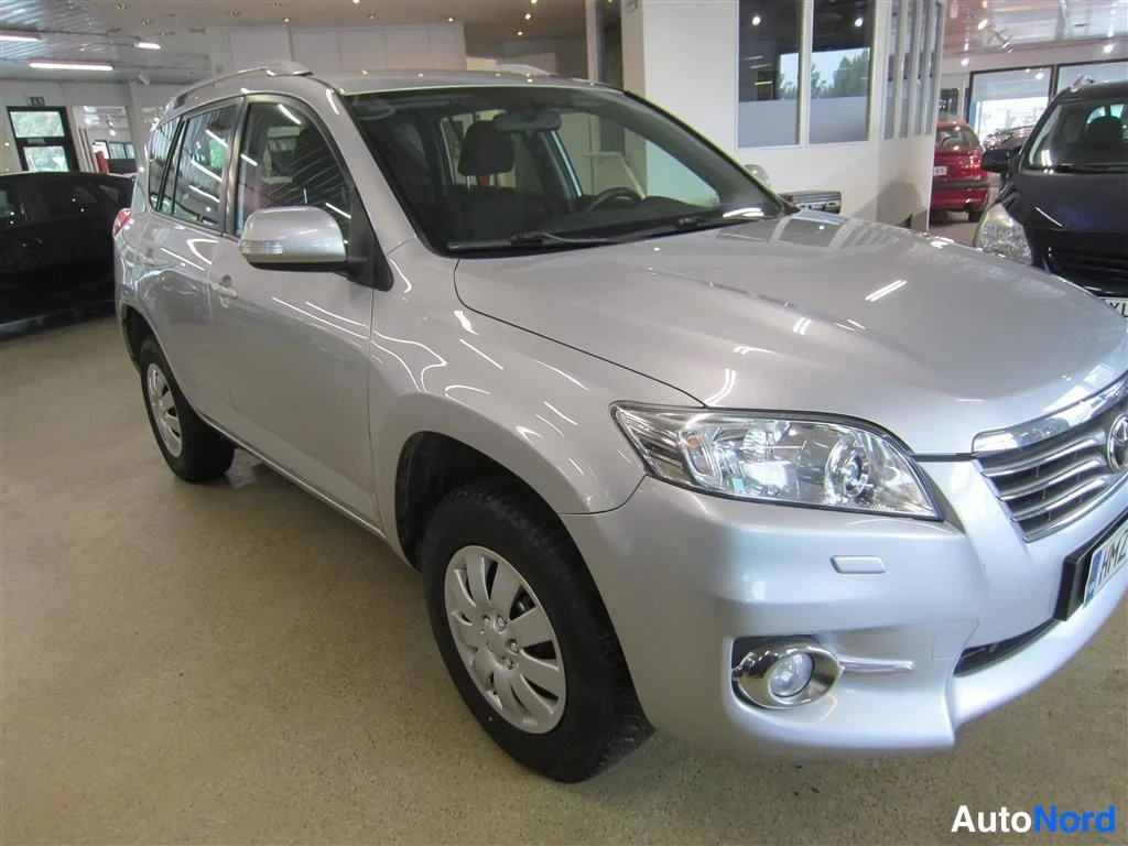Hopea Toyota RAV4 2010, etuviisto, keula oikealle, kuva 2