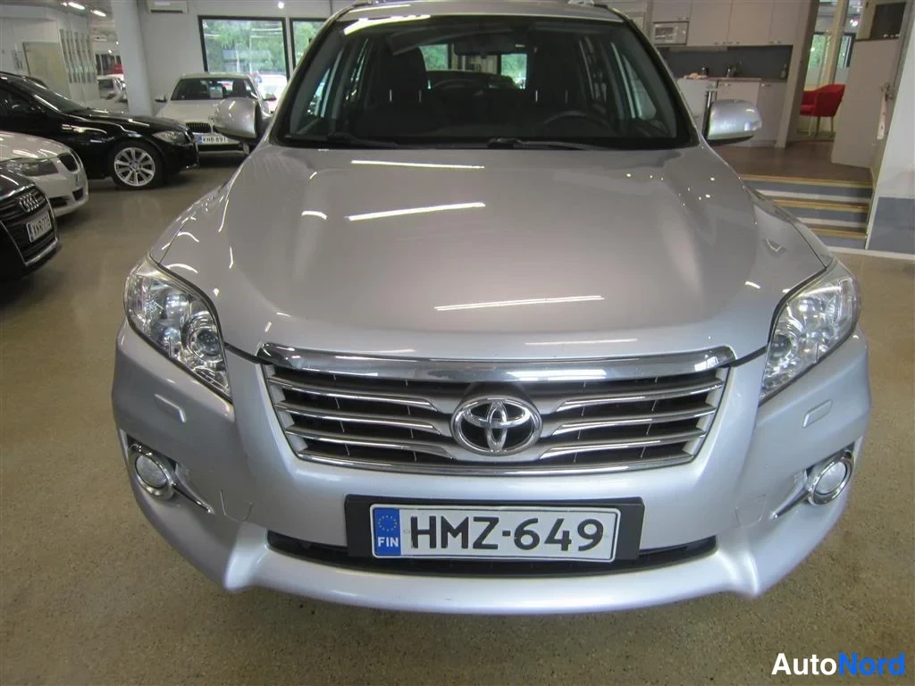 Hopea Toyota RAV4 2010, edestä, kuva 3