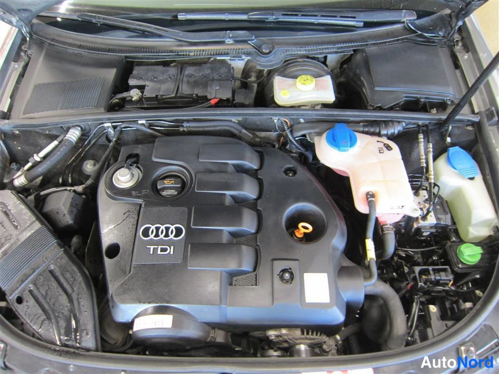 Harmaa Audi A4 2004, moottoritila, kuva 16