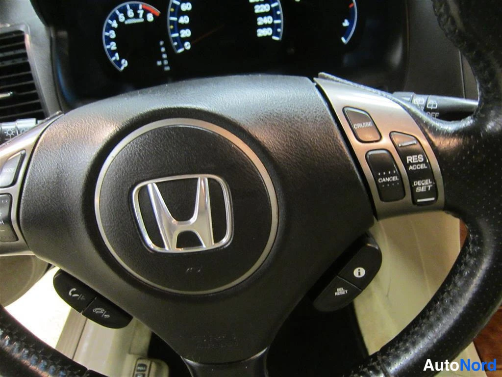 Sininen Honda Accord 2006, yksityiskohta, kuva 16