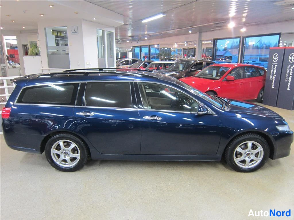 Sininen Honda Accord 2006, sivulta, kuva 3