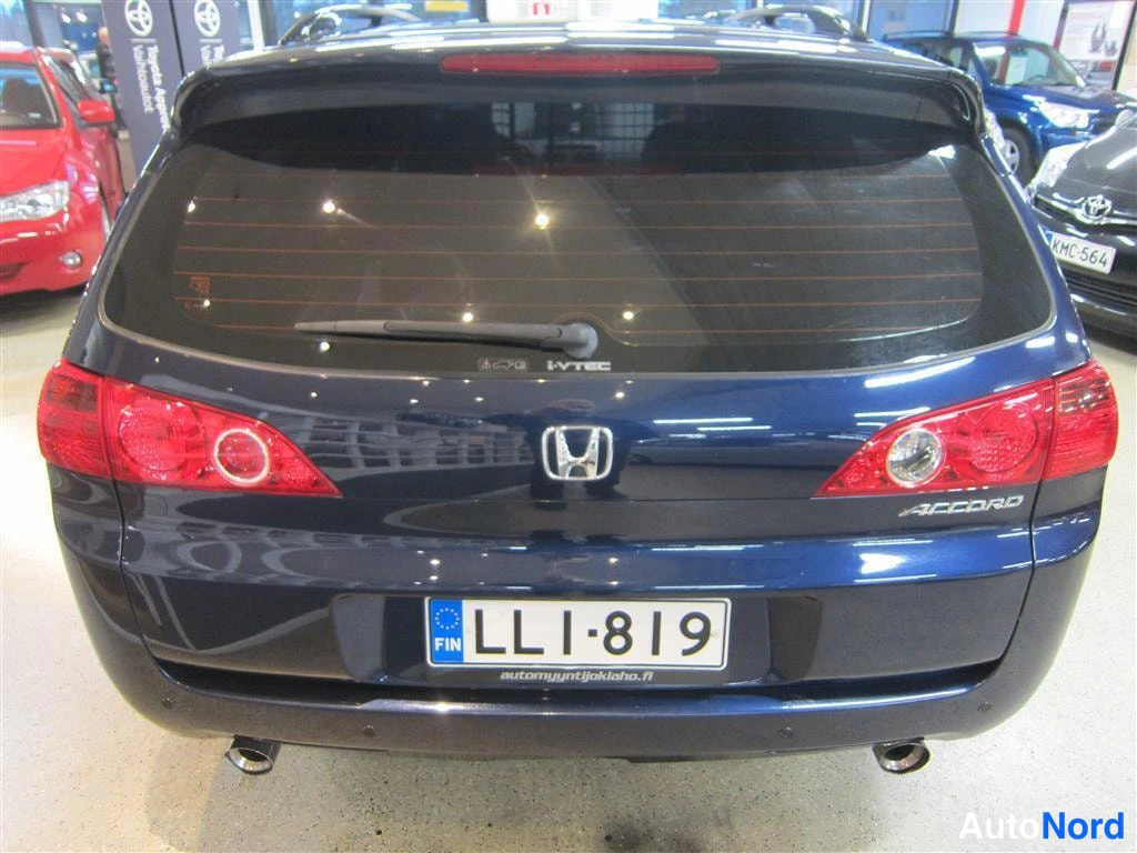 Sininen Honda Accord 2006, takaa, kuva 5