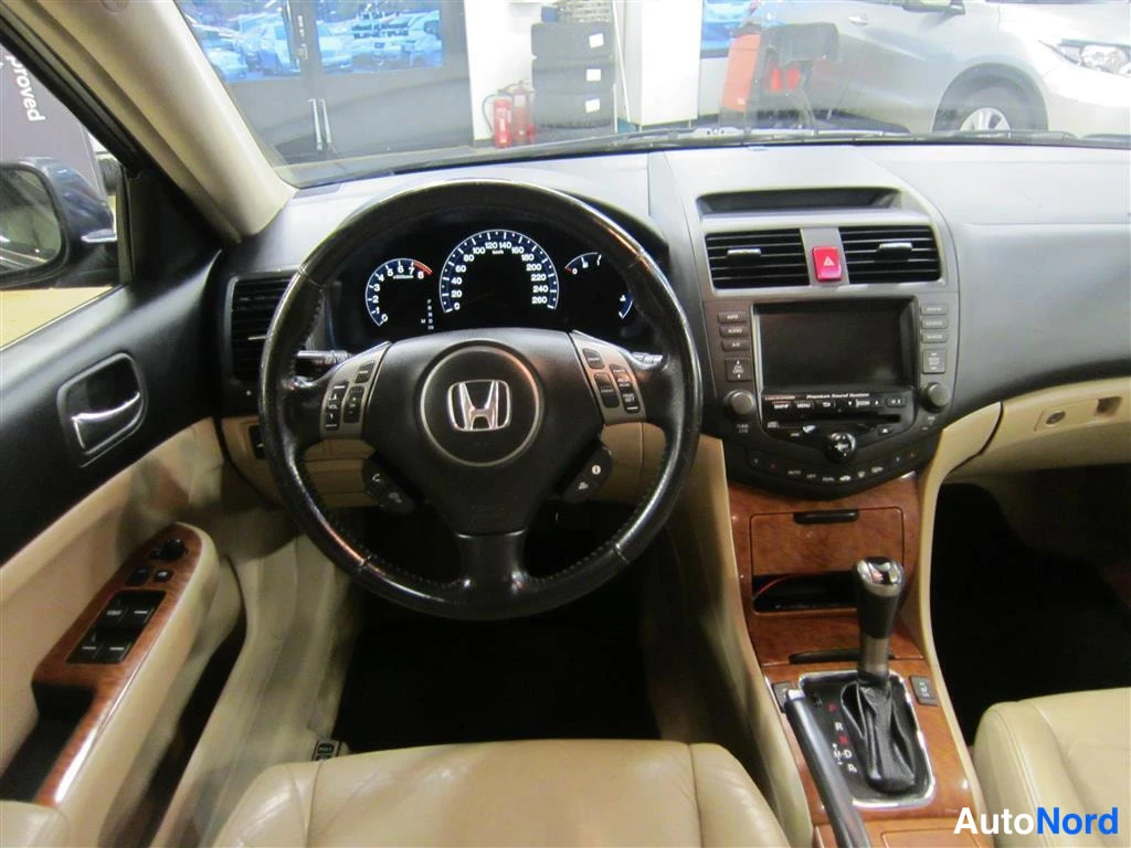 Sininen Honda Accord 2006, ohjaamo, kuva 7