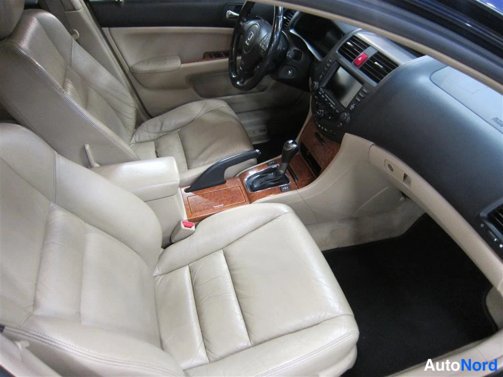 Sininen Honda Accord 2006, etuistuimet, kuva 8