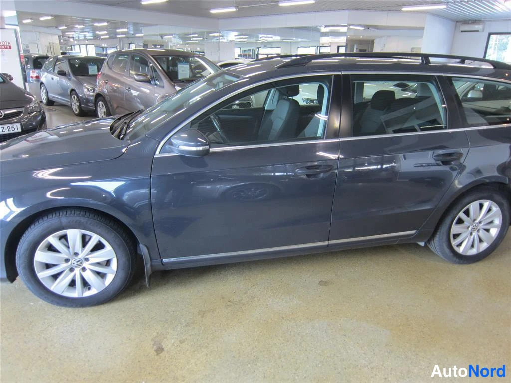 Harmaa Volkswagen Passat 2013, sivulta, kuva 4