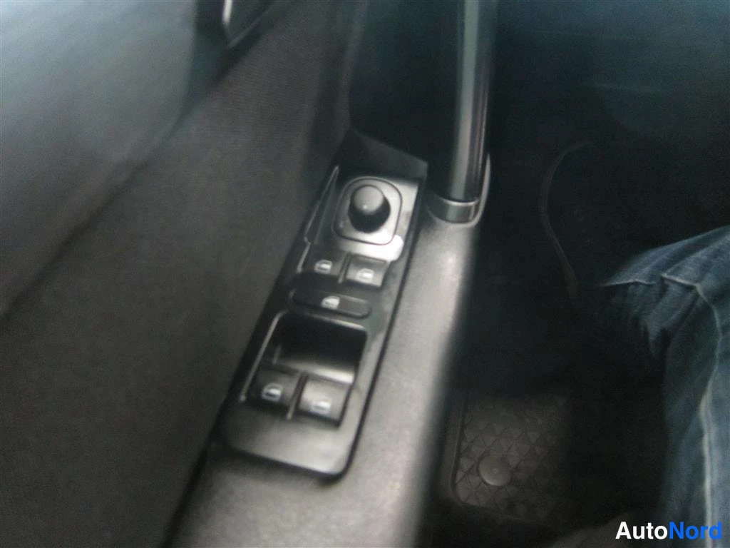 Harmaa Volkswagen Passat 2013, yksityiskohta, kuva 19