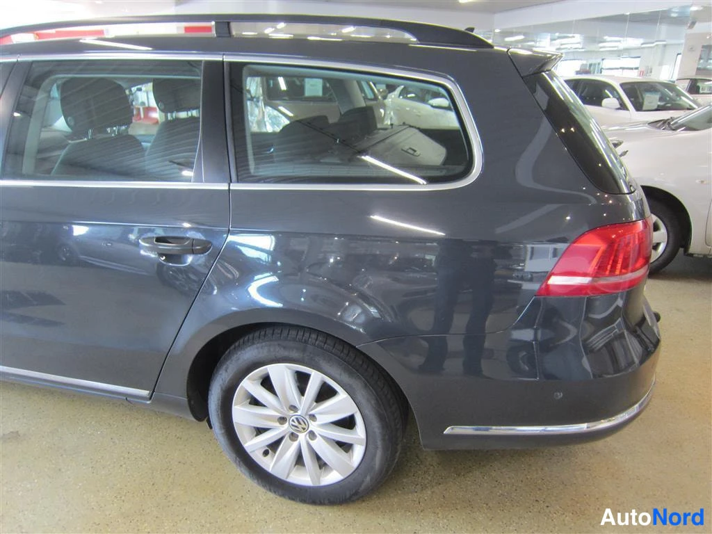 Harmaa Volkswagen Passat 2013, takaviisto, kuva 7