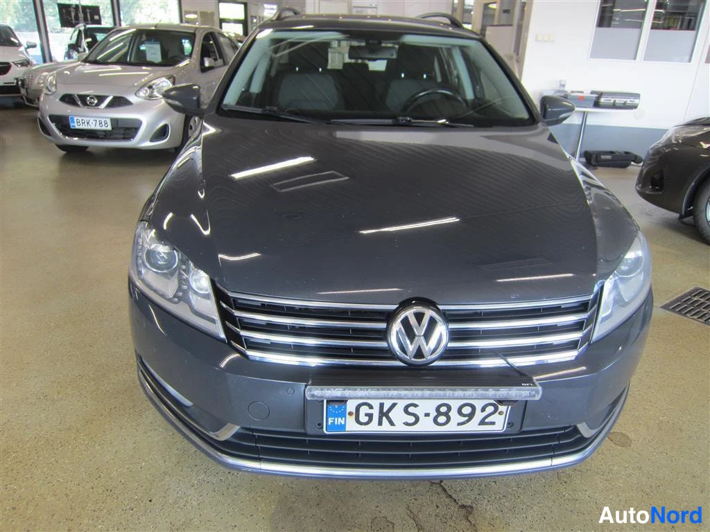 Harmaa Volkswagen Passat 2013, edestä, kuva 3