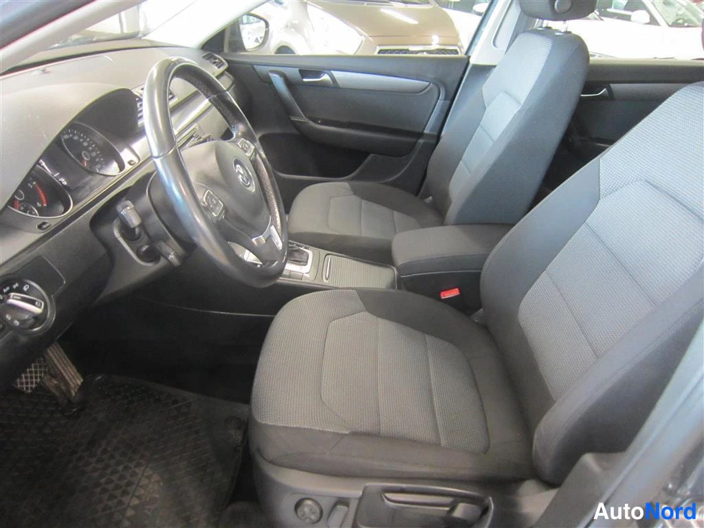 Harmaa Volkswagen Passat 2013, kuva 21
