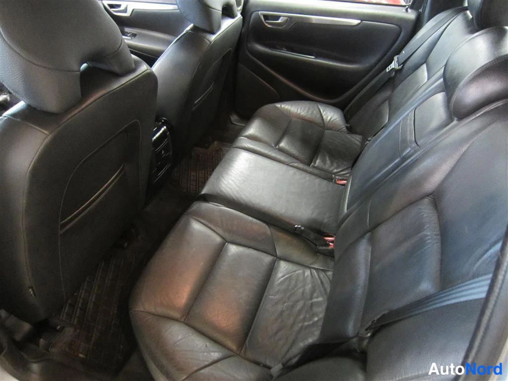 Harmaa Volvo V70 2007, takaistuimet, kuva 9