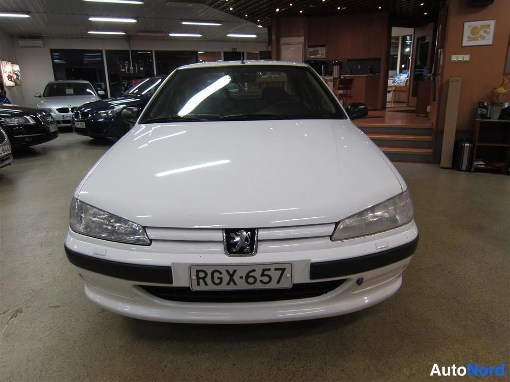 Valkoinen Peugeot 406 1997, edestä, kuva 2