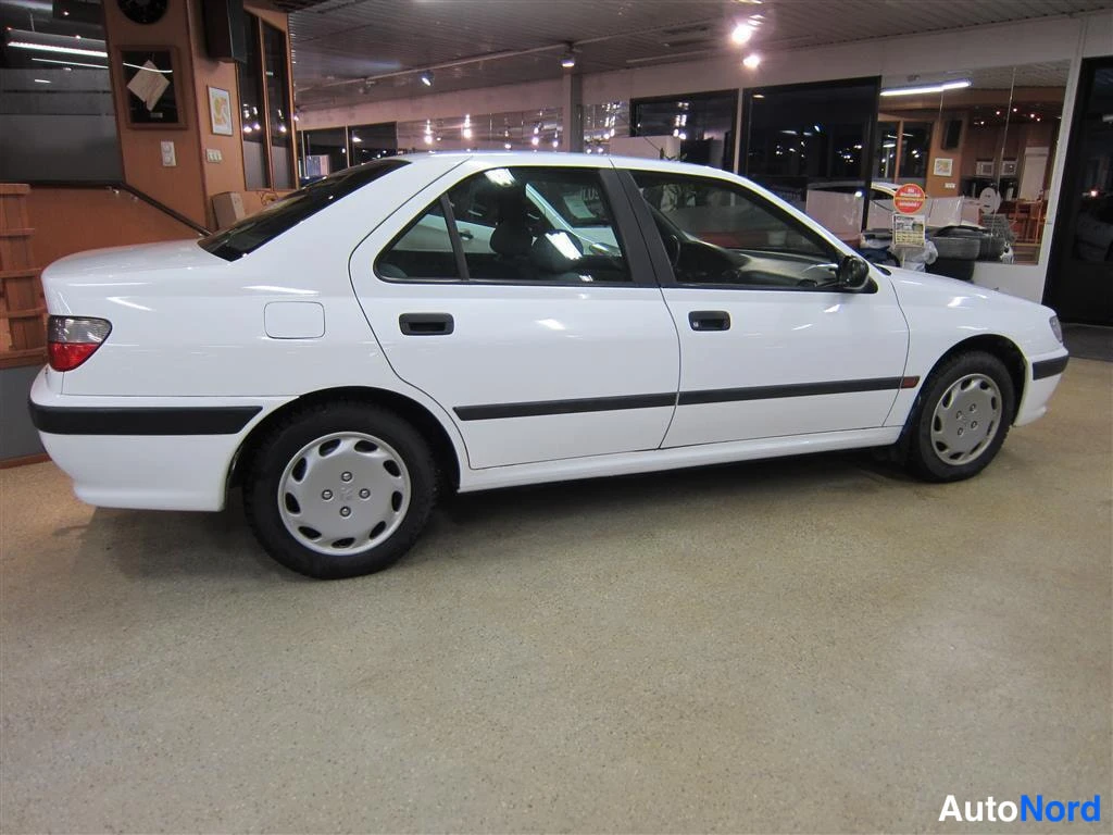 Valkoinen Peugeot 406 1997, sivulta, kuva 4