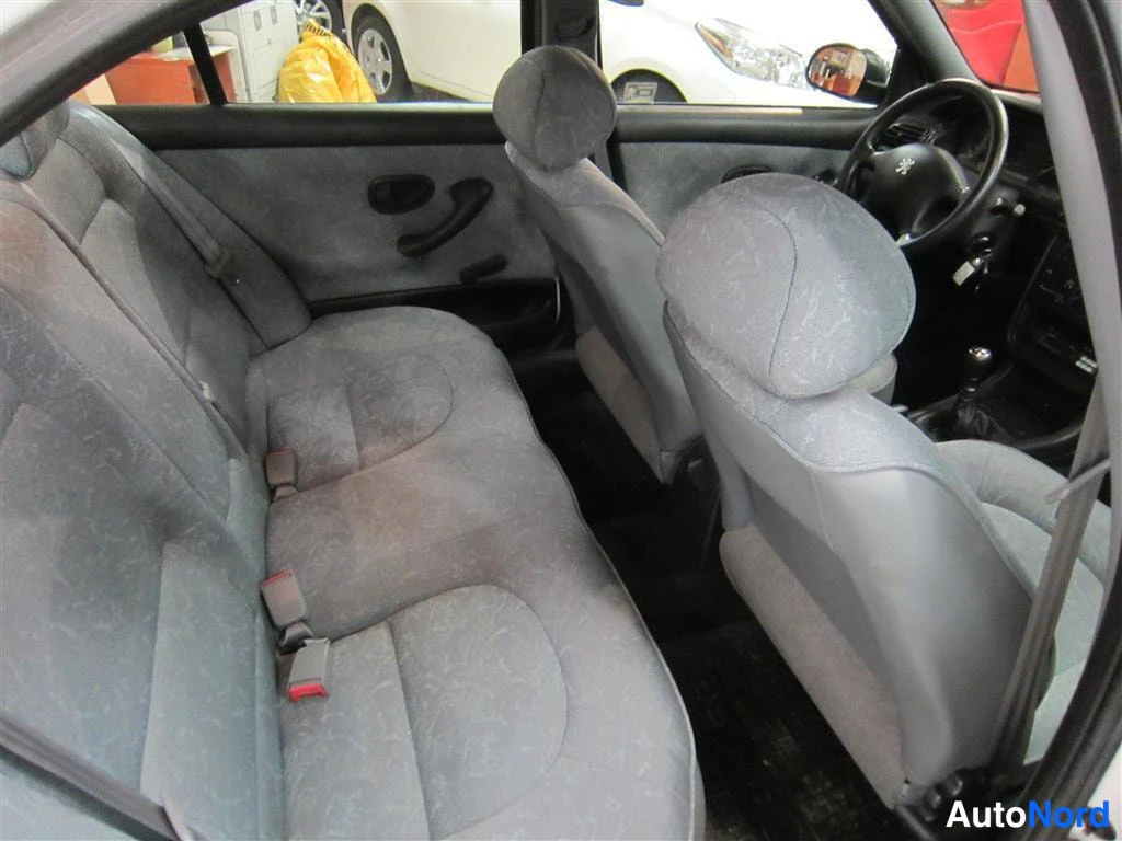Valkoinen Peugeot 406 1997, takaistuimet, kuva 10