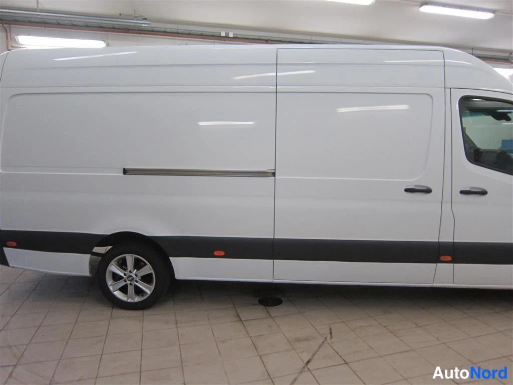 Valkoinen Mercedes-benz Sprinter 2018, sivulta, kuva 6
