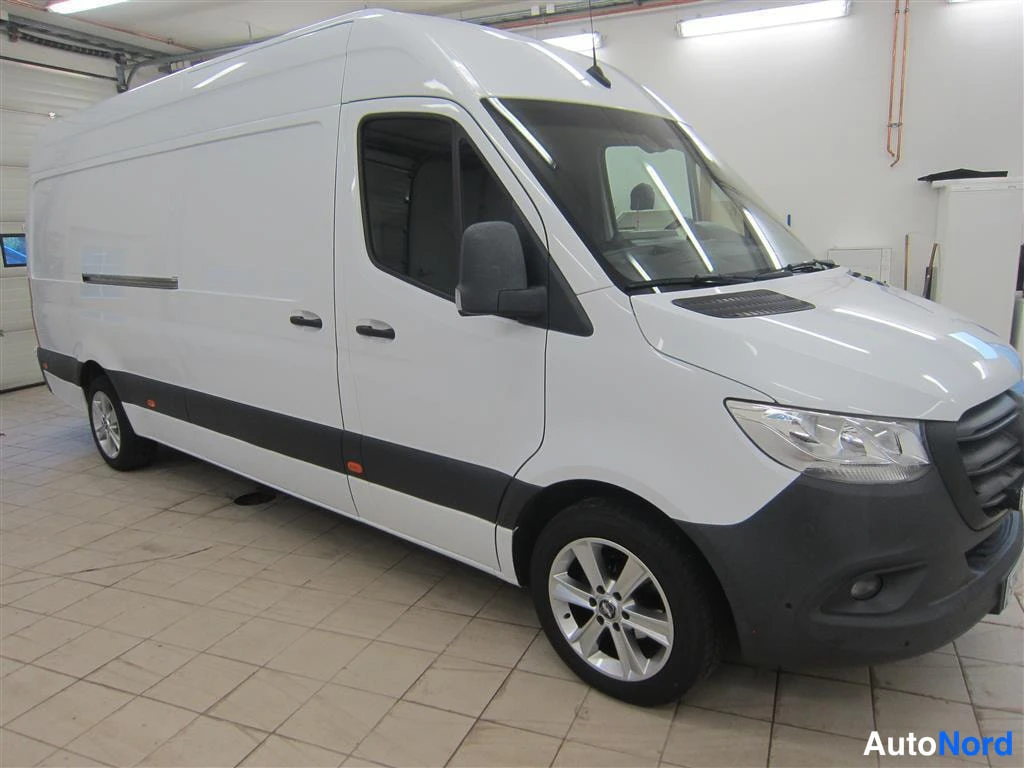Valkoinen Mercedes-benz Sprinter 2018, etuviisto, keula oikealle, kuva 2
