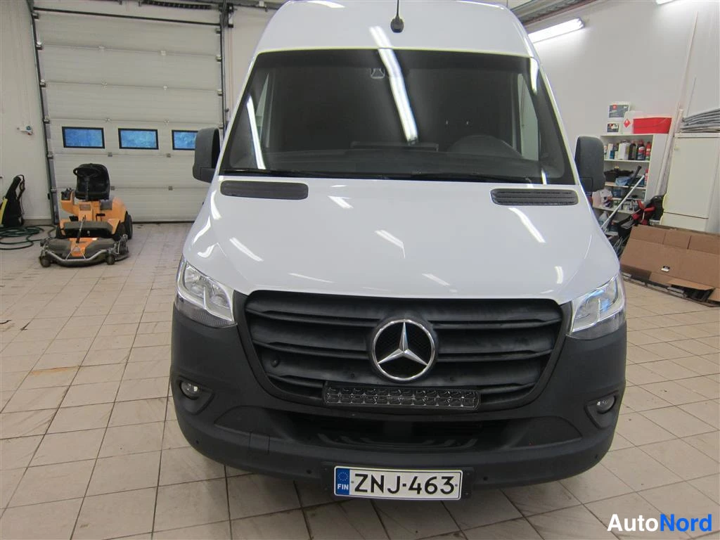 Valkoinen Mercedes-benz Sprinter 2018, edestä, kuva 3