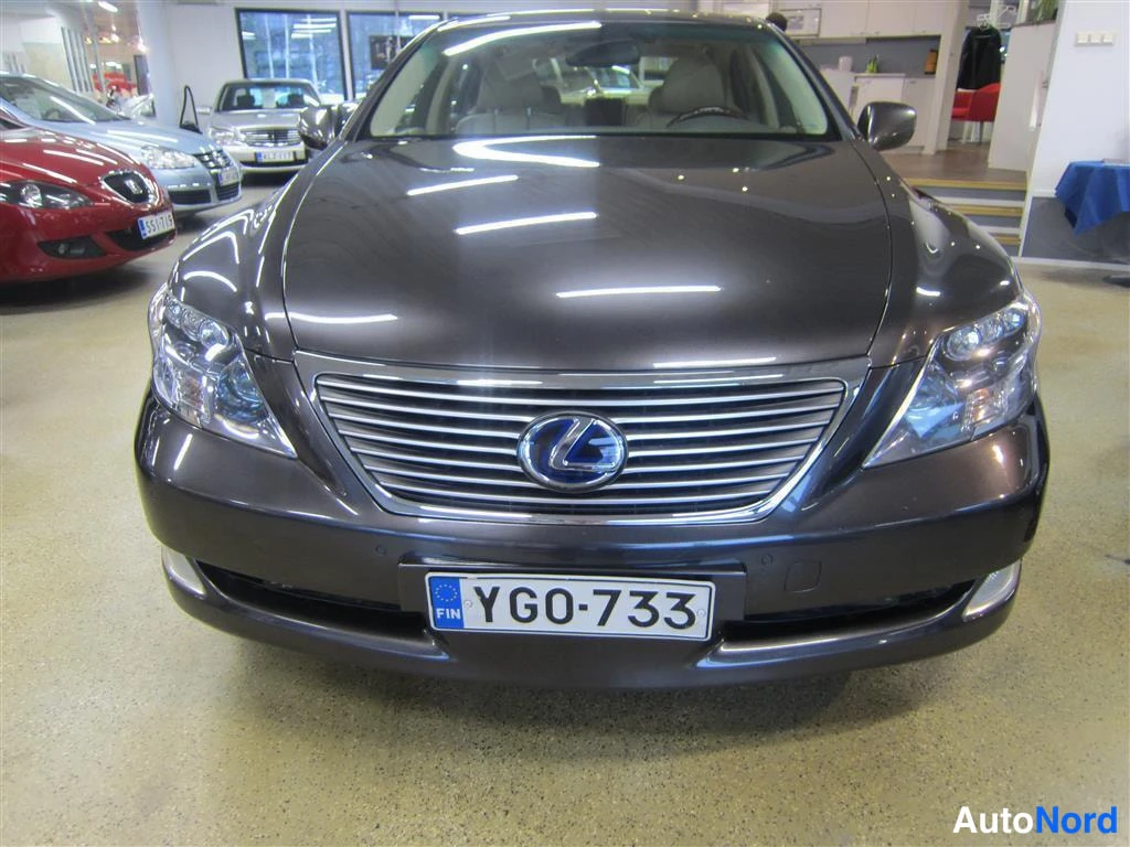 Beige Lexus LS 2007, edestä, kuva 2