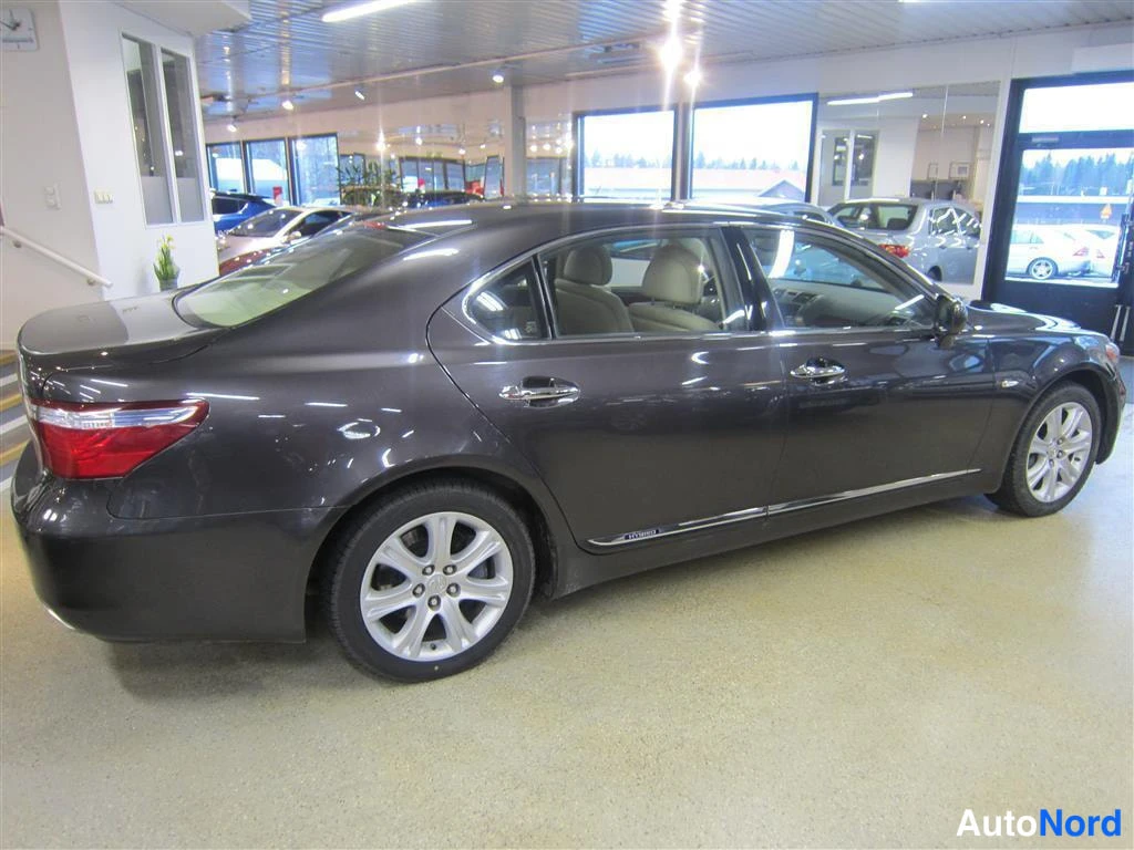 Beige Lexus LS 2007, takaviisto, kuva 3