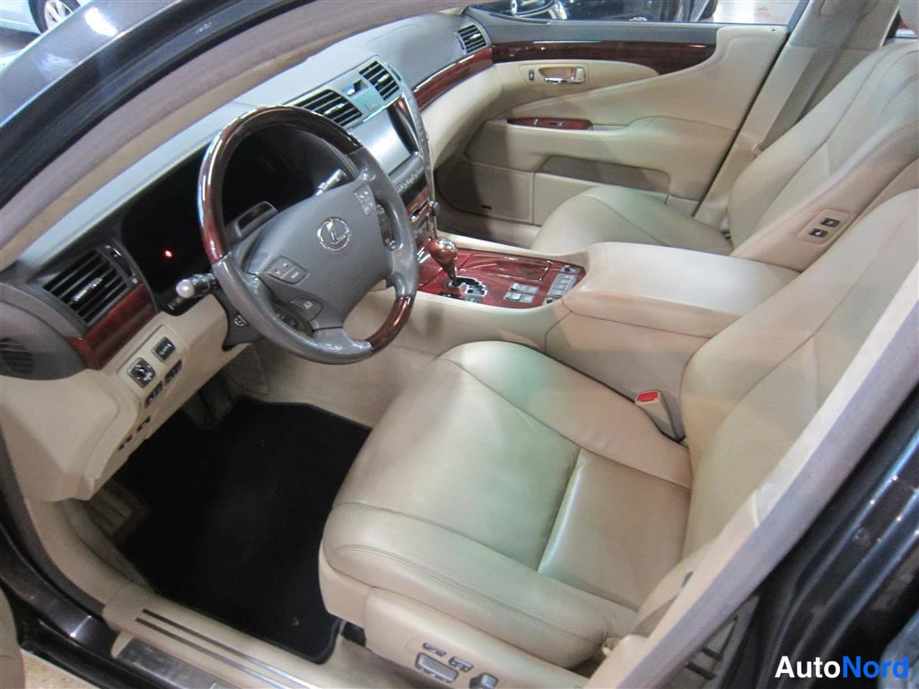 Beige Lexus LS 2007, ohjaamo, kuva 6