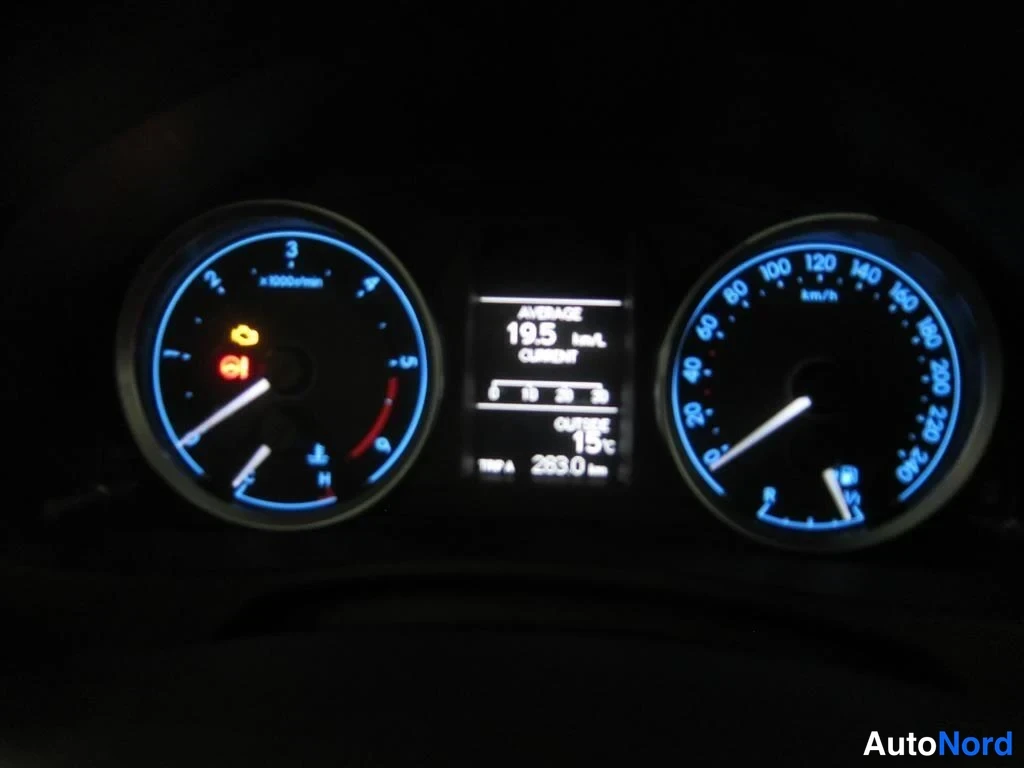 Harmaa Toyota Auris 2014, yksityiskohta, kuva 16