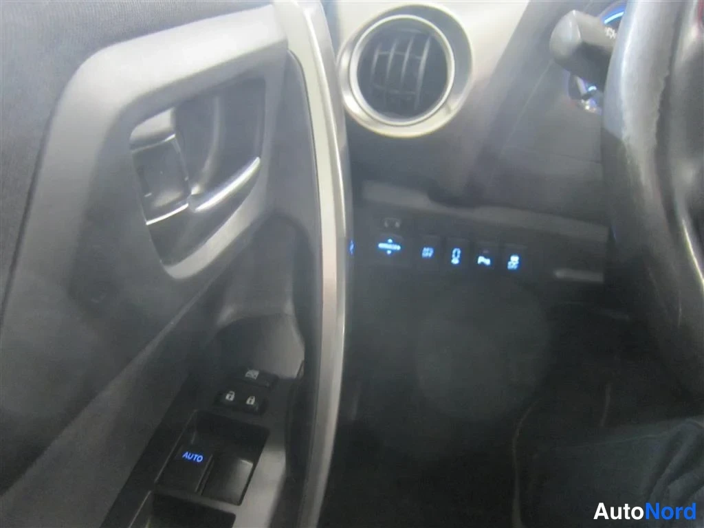Harmaa Toyota Auris 2014, yksityiskohta, kuva 18