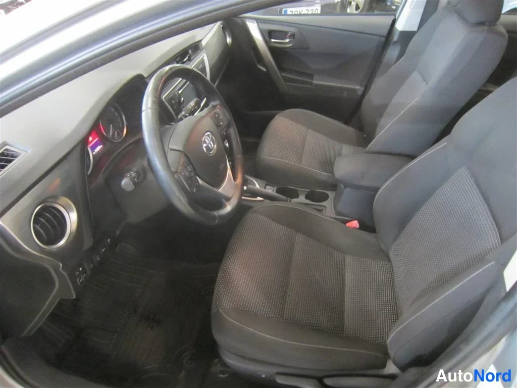 Harmaa Toyota Auris 2014, ohjaamo, kuva 9