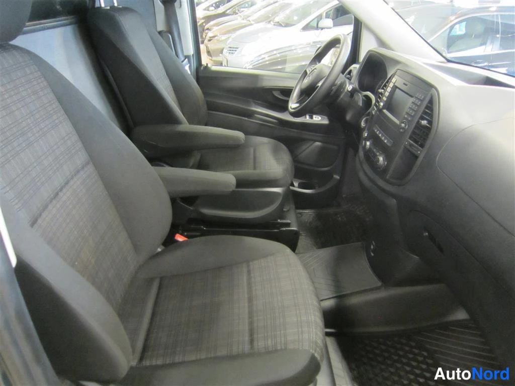 Vihreä Mercedes-benz Vito 2017, etuistuimet, kuva 11