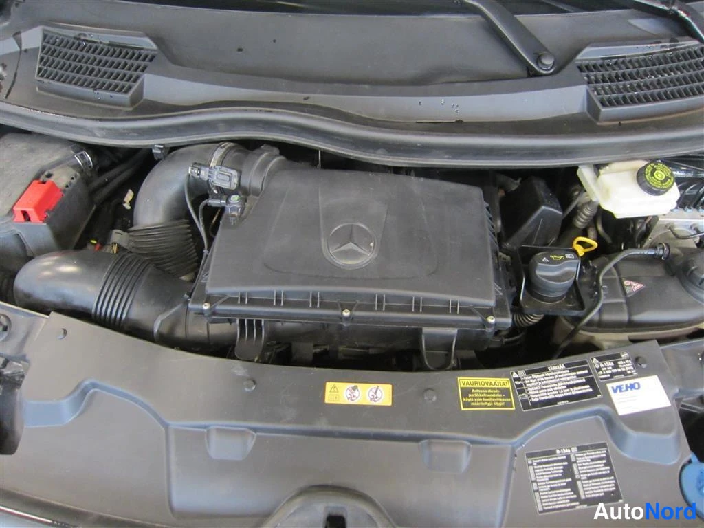 Vihreä Mercedes-benz Vito 2017, moottoritila, kuva 15