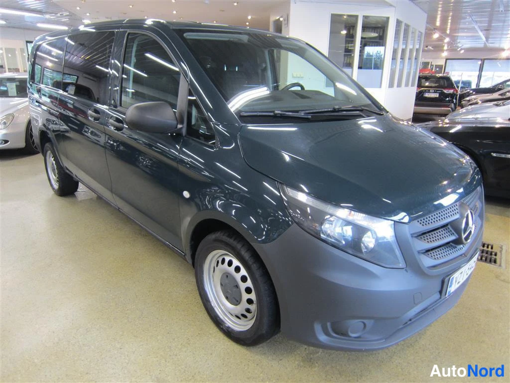 Vihreä Mercedes-benz Vito 2017, etuviisto, keula oikealle, kuva 2
