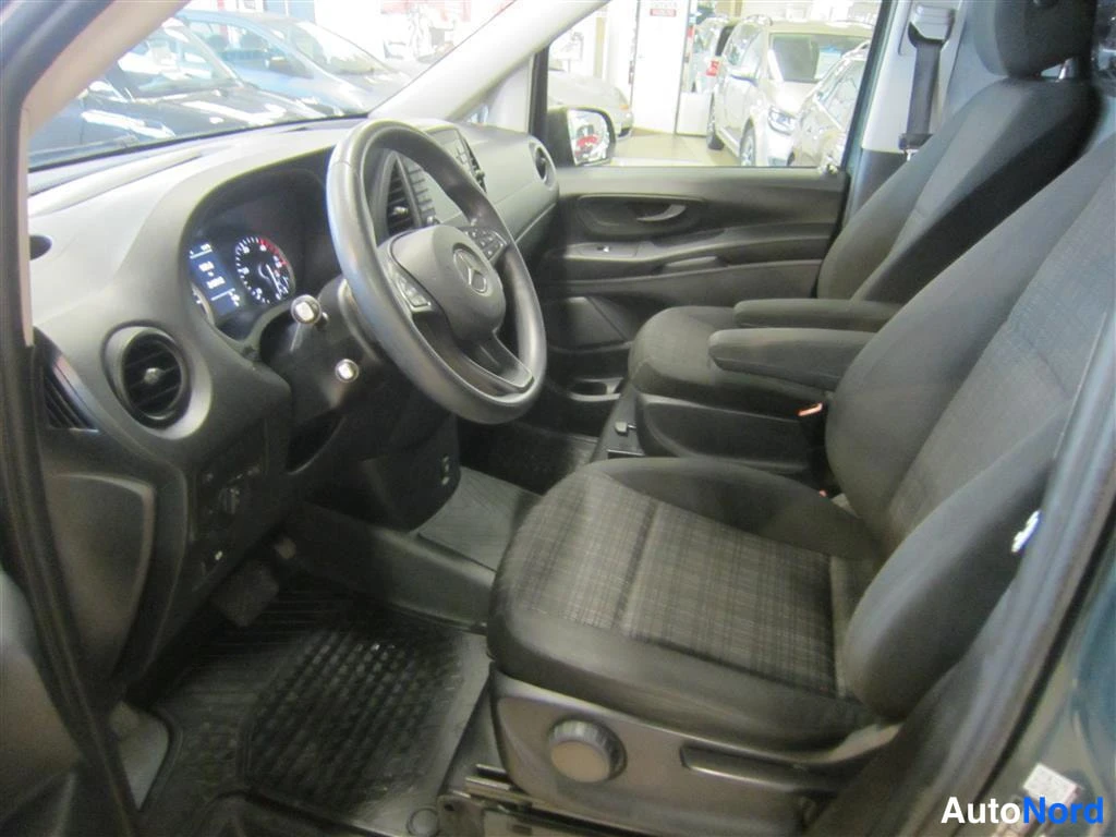 Vihreä Mercedes-benz Vito 2017, ohjaamo, kuva 9