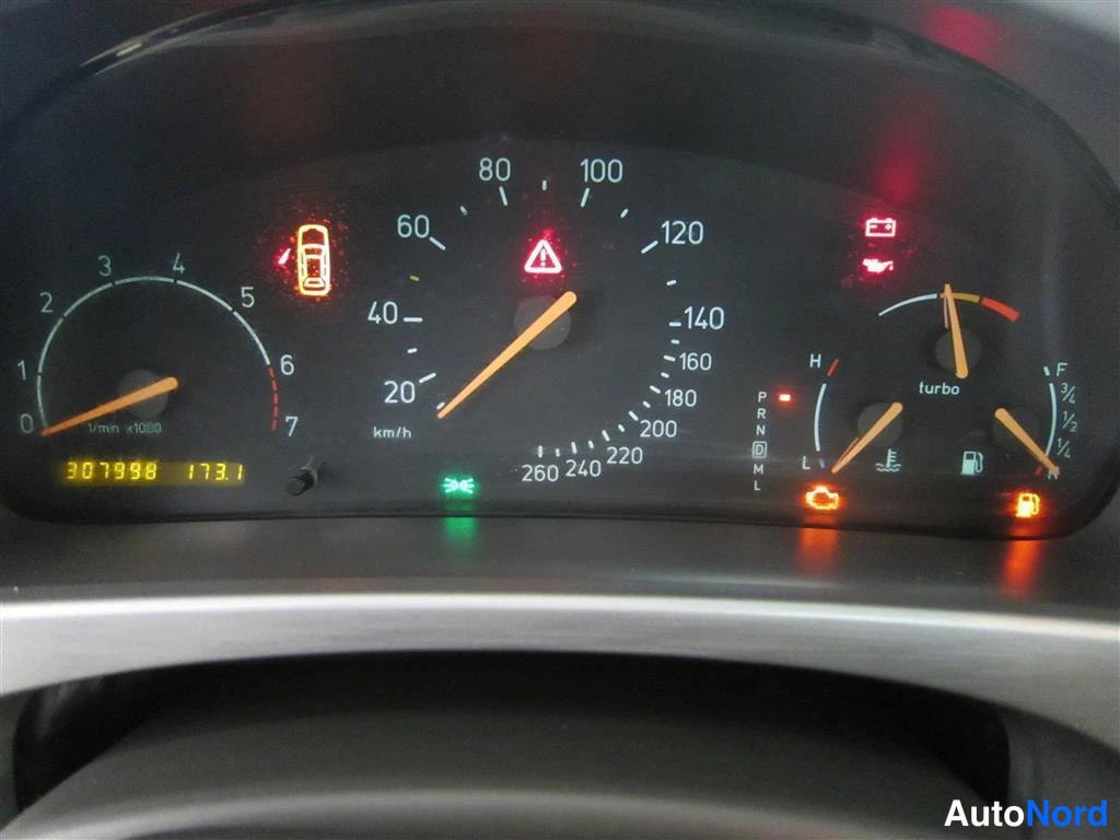 Vihreä Saab 9-5 2004, yksityiskohta, kuva 16