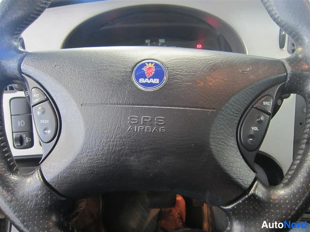 Vihreä Saab 9-5 2004, yksityiskohta, kuva 17