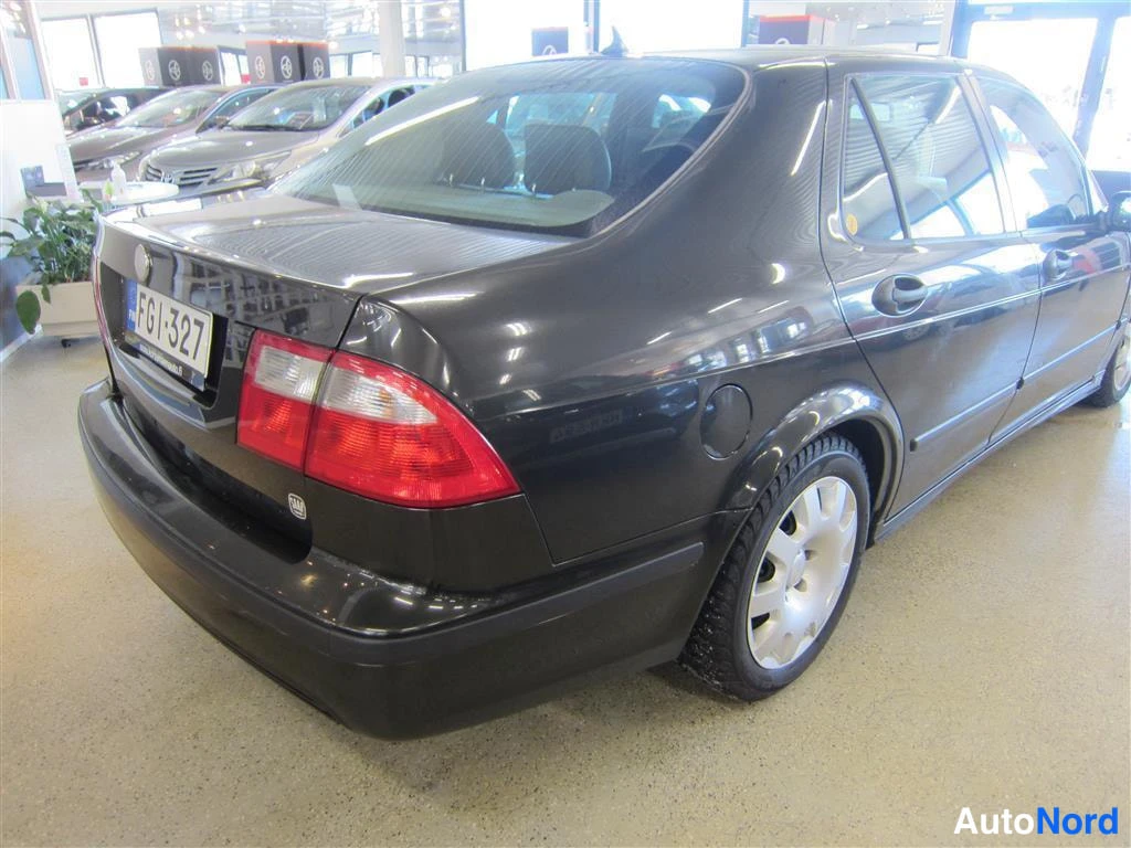 Vihreä Saab 9-5 2004, takaviisto, kuva 5