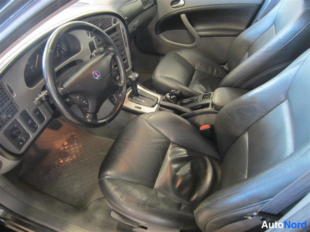 Vihreä Saab 9-5 2004, ohjaamo, kuva 9