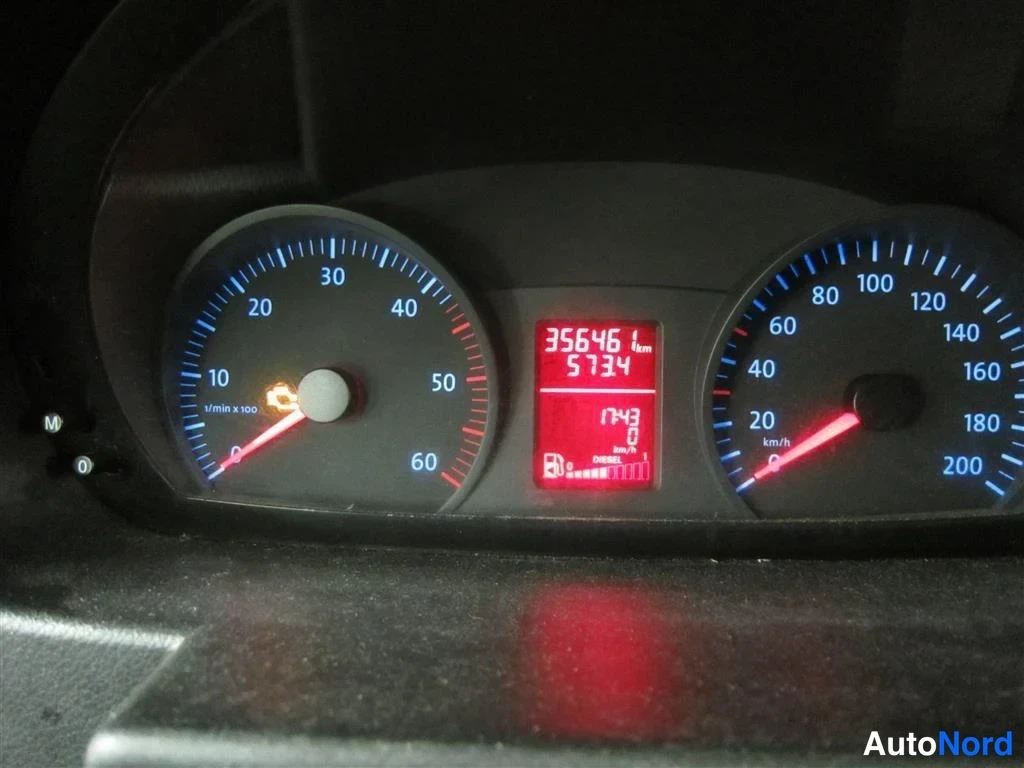 Valkoinen Volkswagen Crafter 2006, yksityiskohta, kuva 25
