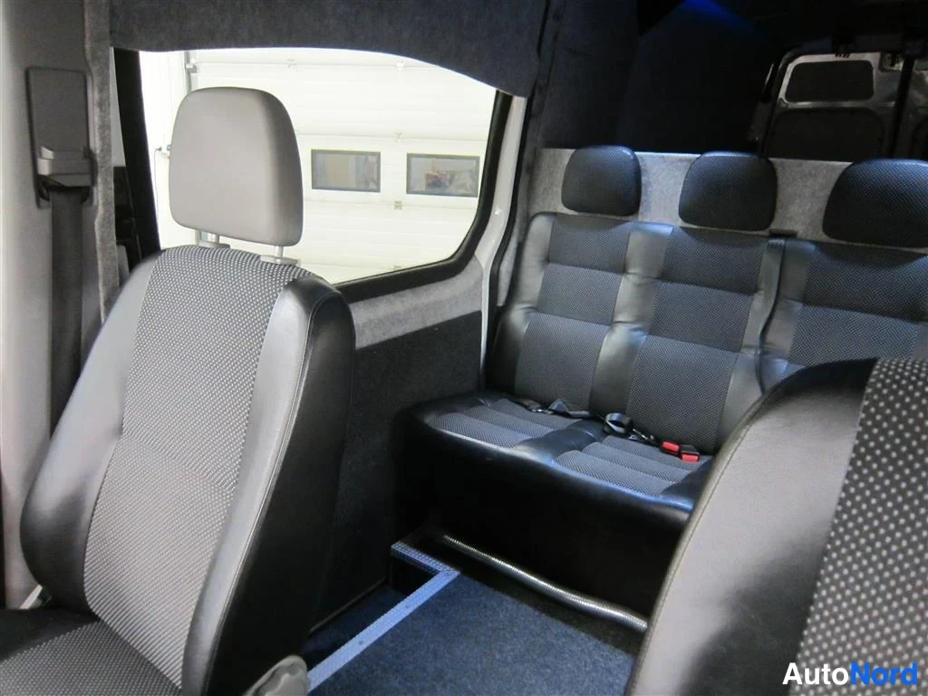 Valkoinen Volkswagen Crafter 2006, takaistuimet, kuva 14