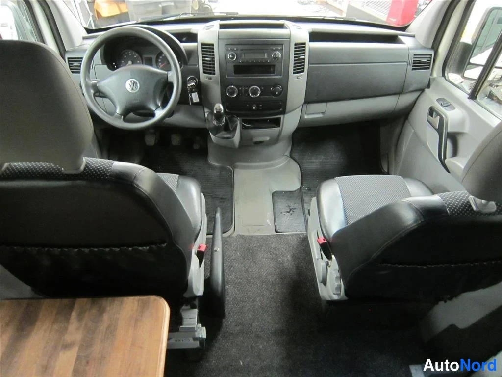 Valkoinen Volkswagen Crafter 2006, ohjaamo, kuva 11