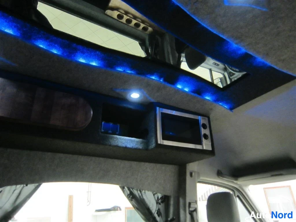 Valkoinen Volkswagen Crafter 2006, ohjaamo, kuva 12