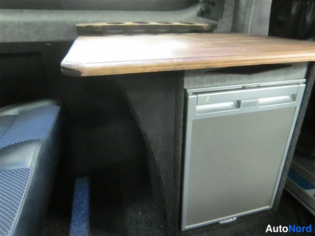 Valkoinen Volkswagen Crafter 2006, ohjaamo, kuva 13