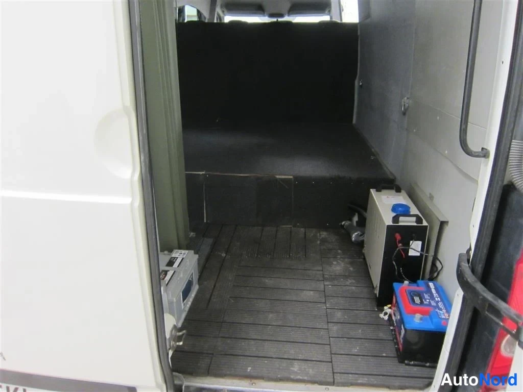 Valkoinen Volkswagen Crafter 2006, tavaratila, kuva 18