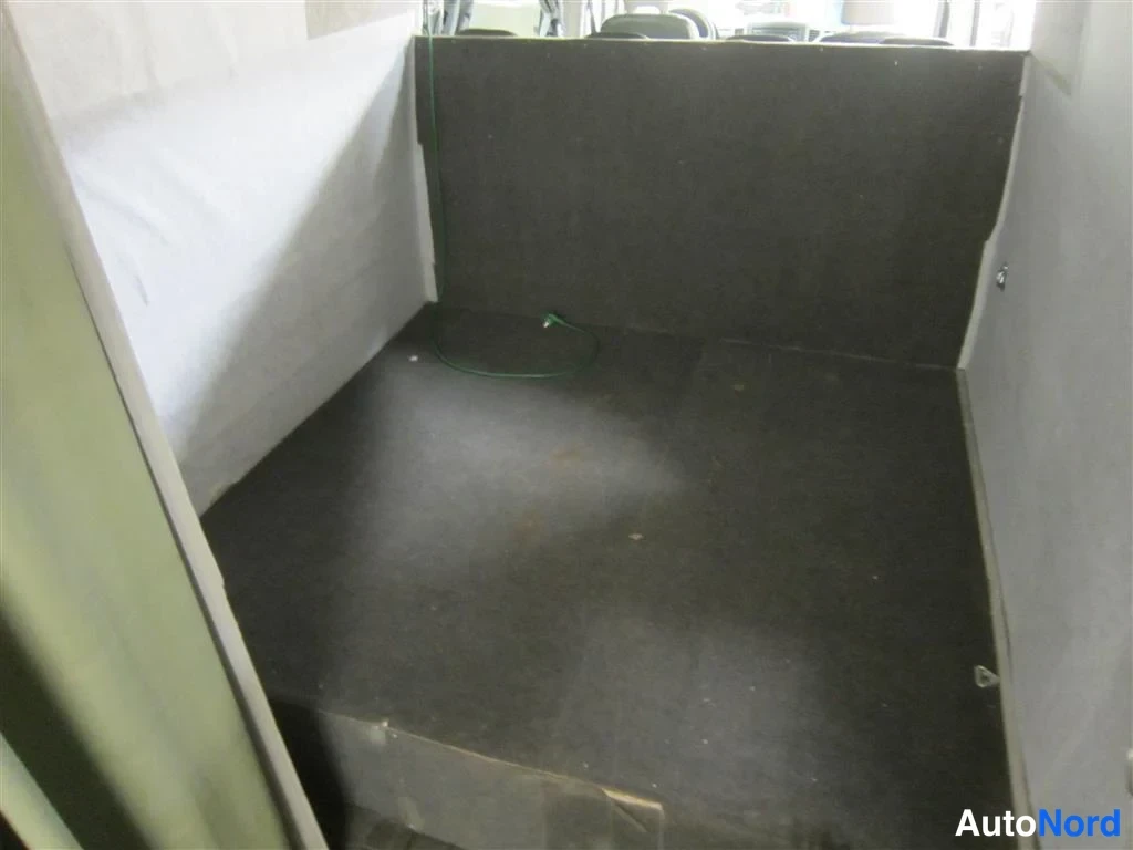 Valkoinen Volkswagen Crafter 2006, tavaratila, kuva 20