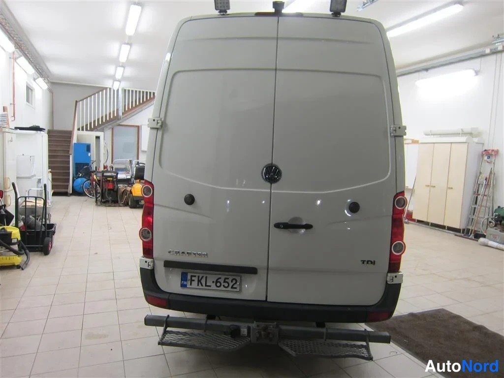 Valkoinen Volkswagen Crafter 2006, takaa, kuva 8