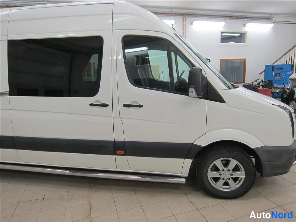 Valkoinen Volkswagen Crafter 2006, etuviisto, keula oikealle, kuva 2