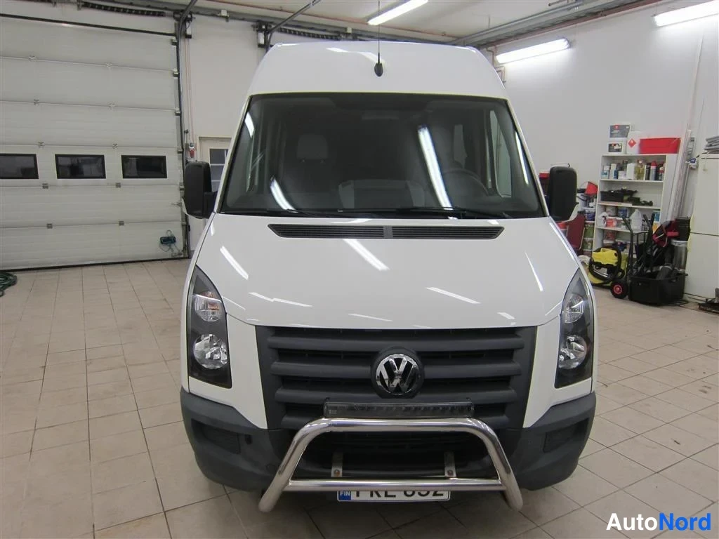 Valkoinen Volkswagen Crafter 2006, edestä, kuva 3