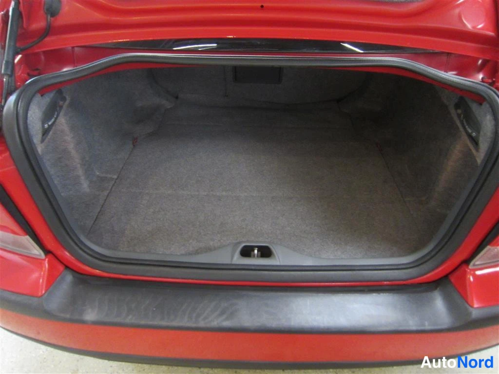 Punainen Volvo S60 2001, tavaratila, kuva 14