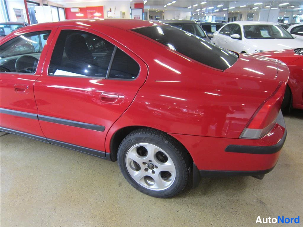 Punainen Volvo S60 2001, takaviisto, kuva 6