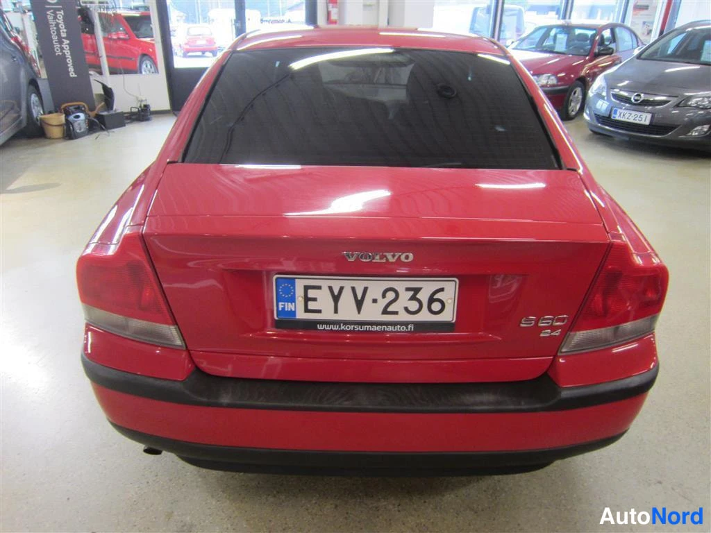 Punainen Volvo S60 2001, takaa, kuva 8